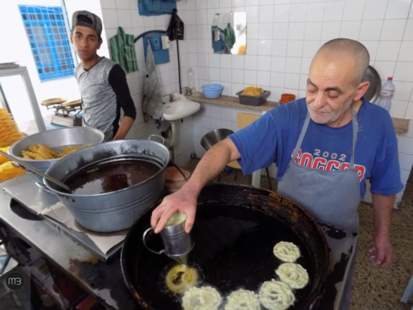 Le maître pâtissier, Taher Ben Sassi (Crédit Photo: Abdel Aziz HALI - mangeonsbien.tn)